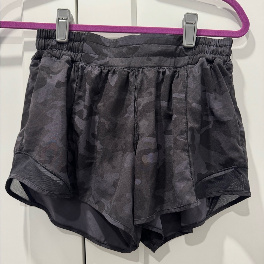 Lululemon Athletica Black Camo Athletic Shorts Hotty Hot Low Ride 4” Shorts